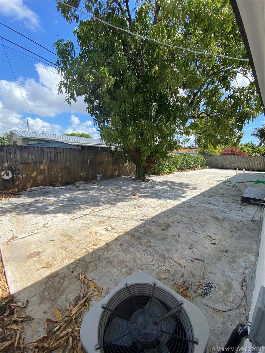 Miami, FL 33165,10441 SW 42nd St