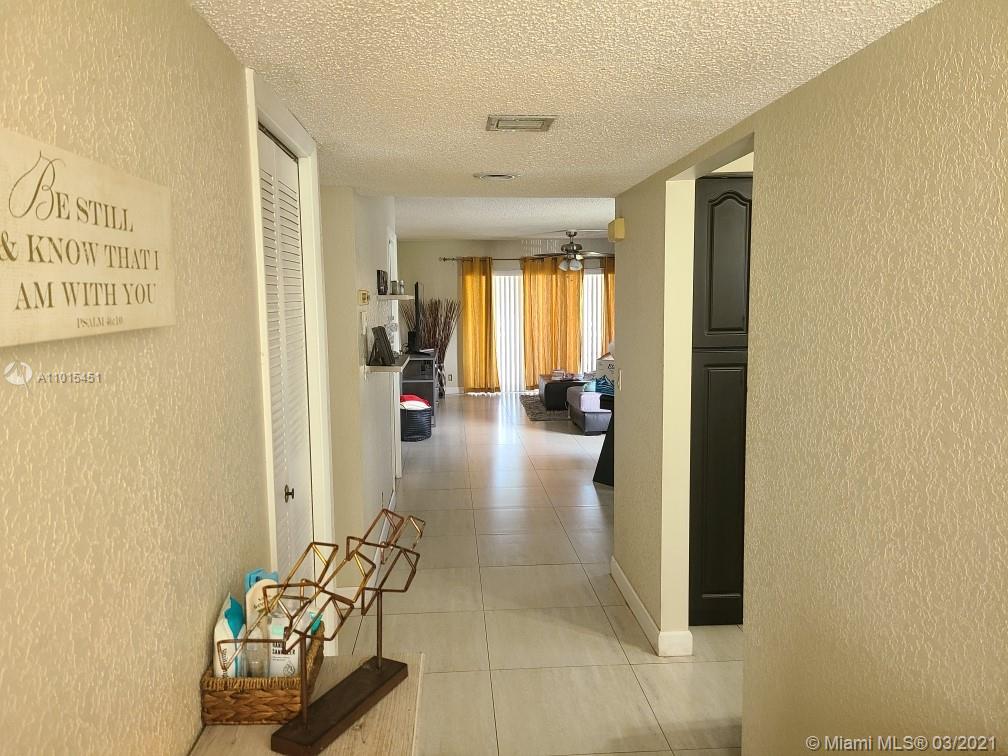 Weston, FL 33326,323 Lakeview Dr #202