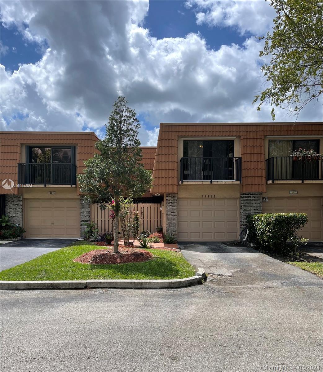 11112 N Harmony Lake Cir, Davie, FL 33324