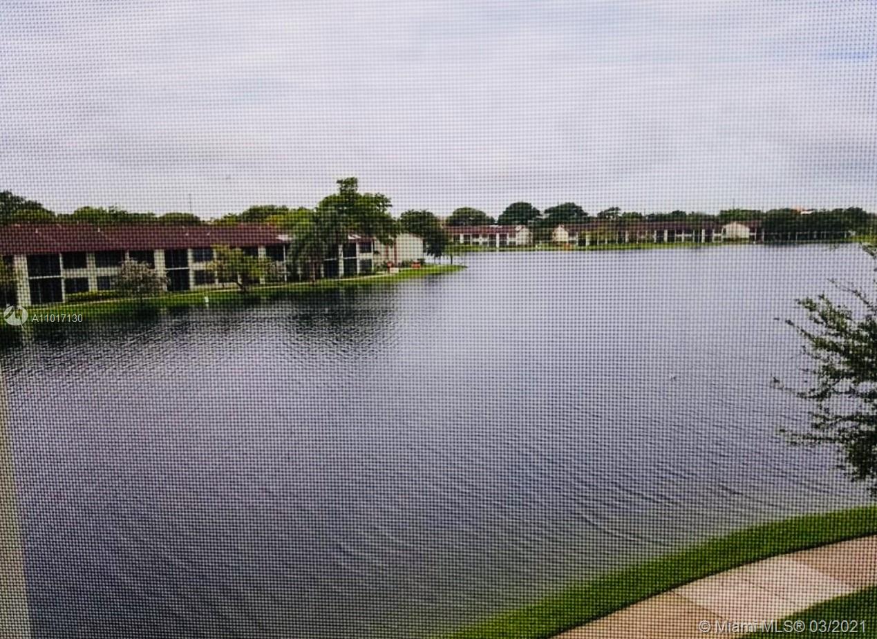 Oakland Park, FL 33309,206 Lake Pointe Dr #108