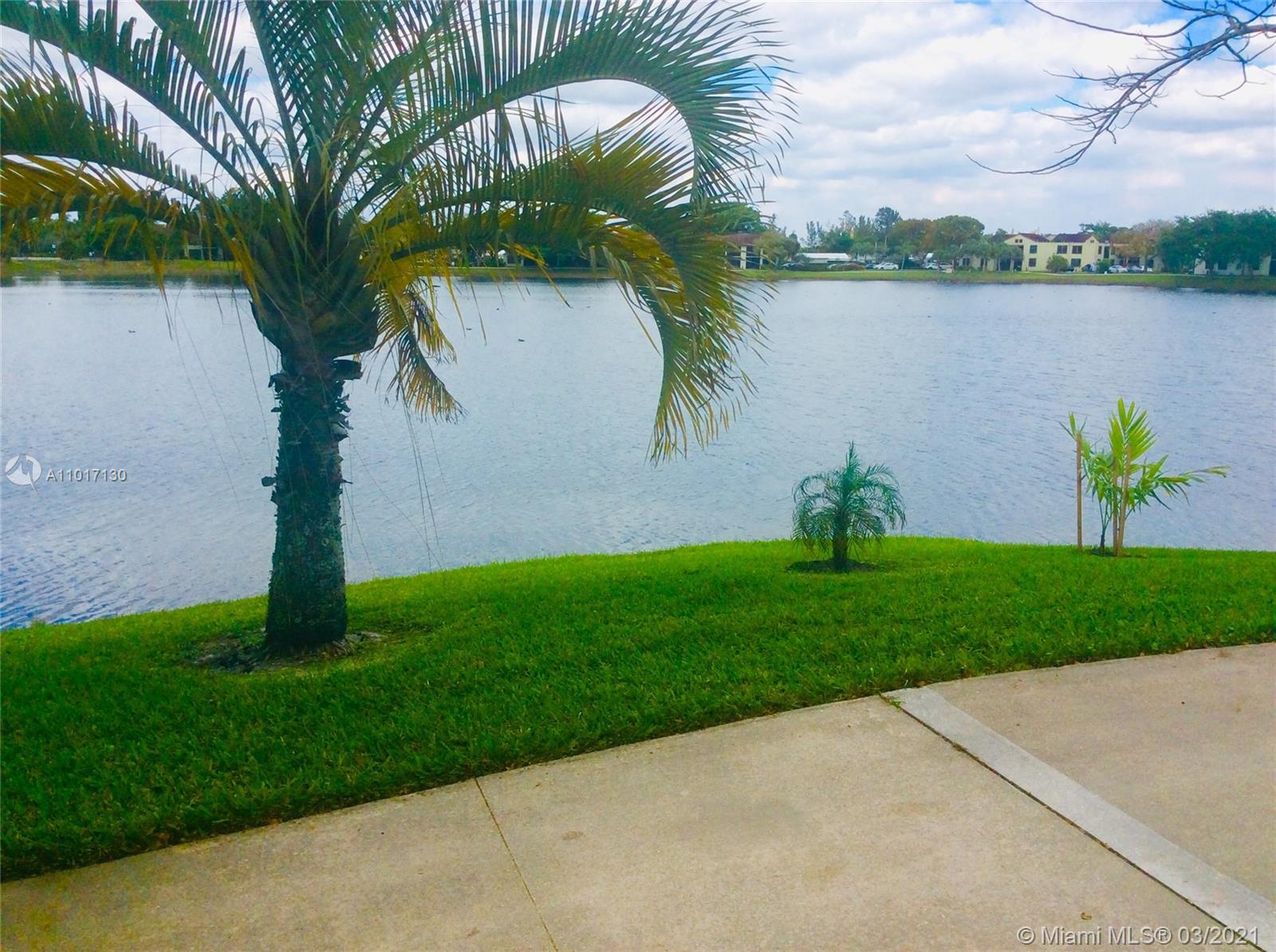 Oakland Park, FL 33309,206 Lake Pointe Dr #108