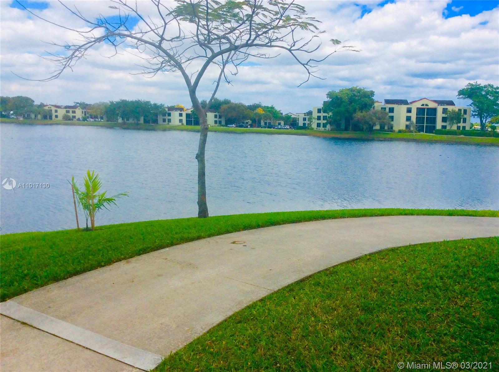 Oakland Park, FL 33309,206 Lake Pointe Dr #108