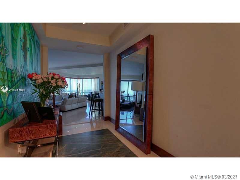 1425 Brickell Ave #42F, Miami, FL 33131