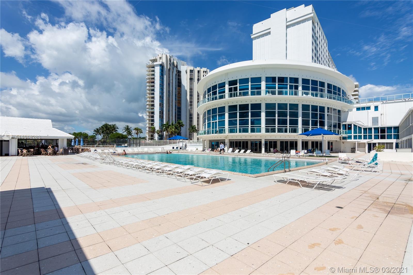 Miami Beach, FL 33140,5445 Collins Ave #822