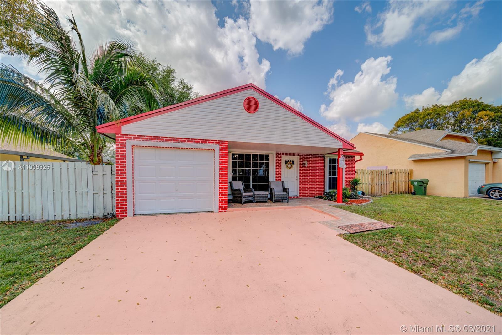 1240 SW 85th Ave, Pembroke Pines, FL 33025