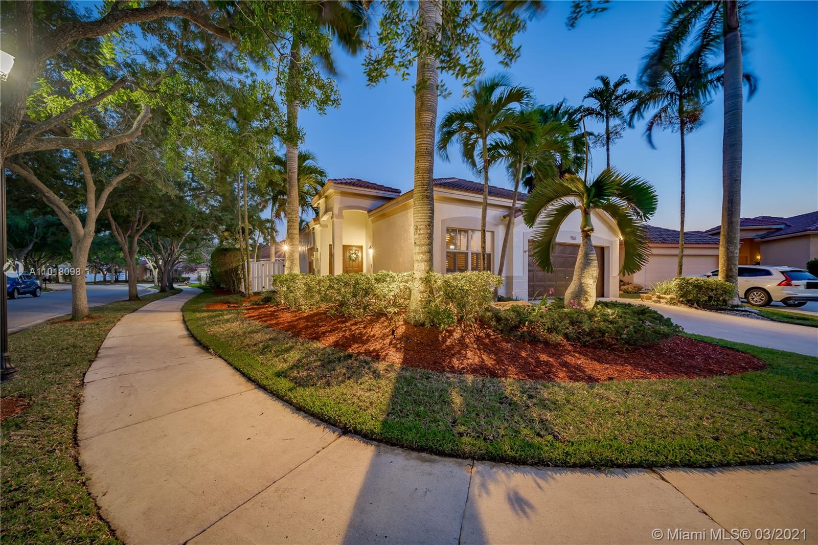 Weston, FL 33327,968 Tanglewood Cir