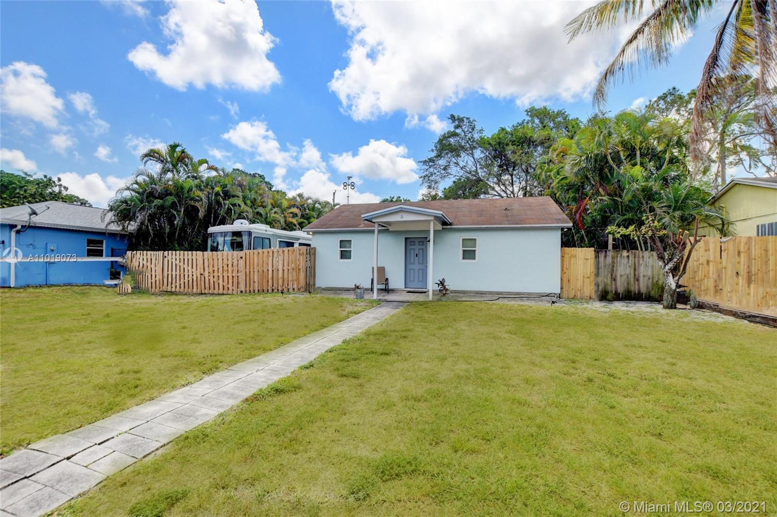 5080 Woodland Dr, Delray Beach, FL 33484