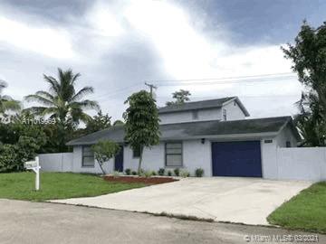 9072 Bracelet Dr, Lake Worth, FL 33467