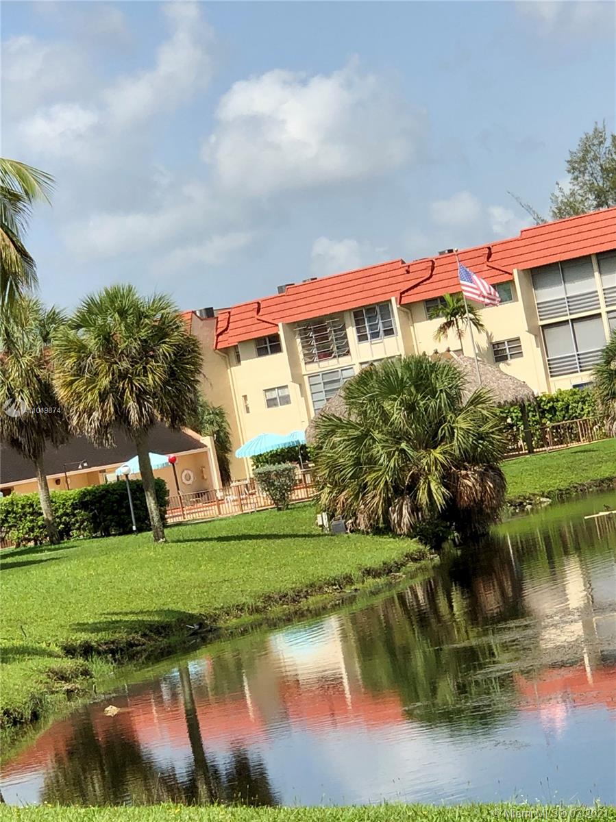 Sunrise, FL 33322,2701 E Sunrise Lakes Dr #107