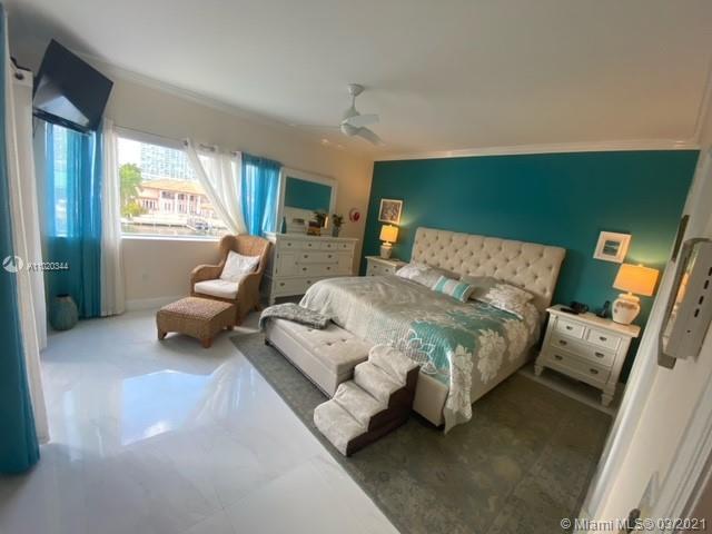 Sunny Isles Beach, FL 33160,421 Poinciana Dr #1422