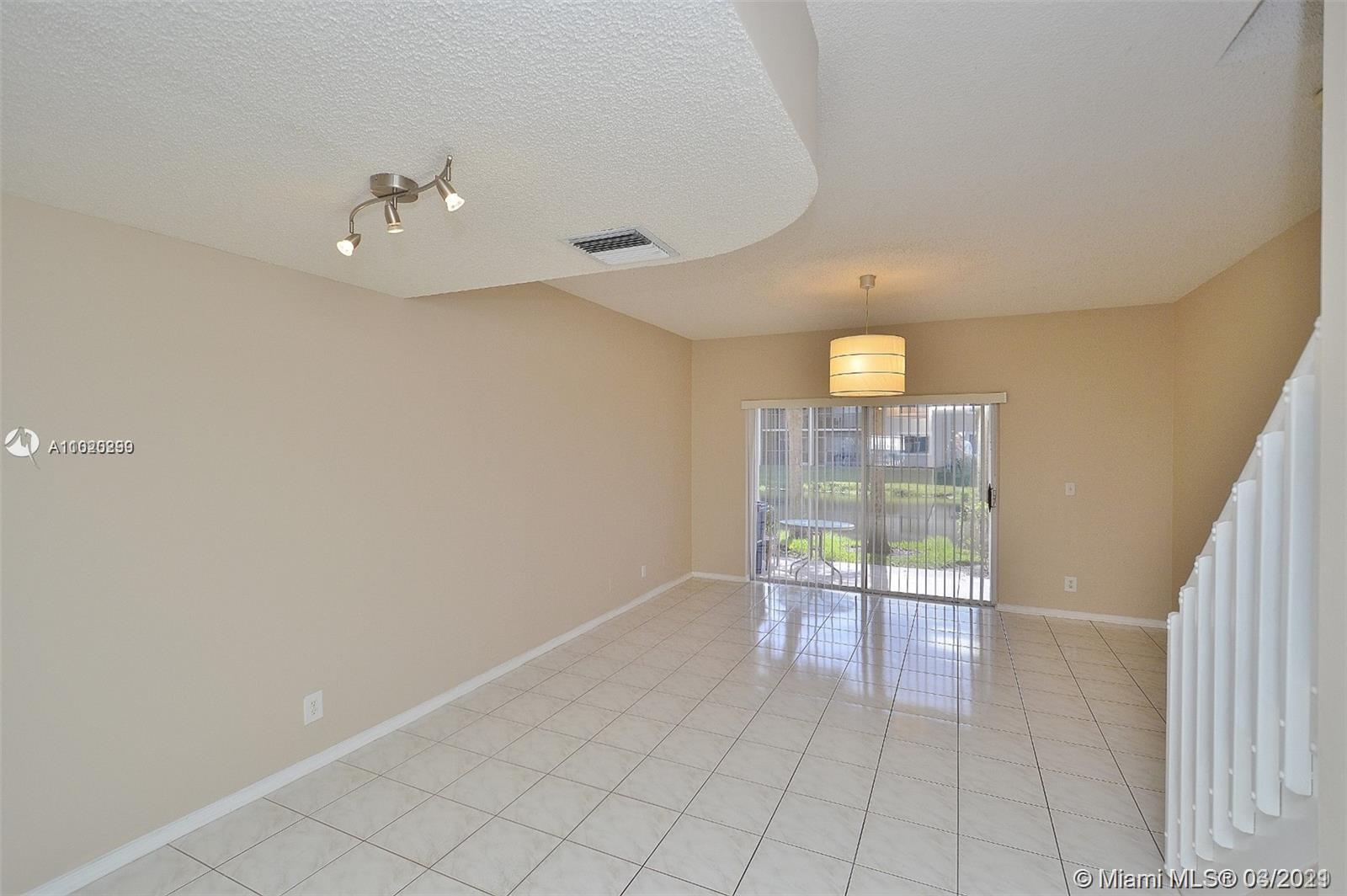 Weston, FL 33326,16615 Hemingway Dr #16615