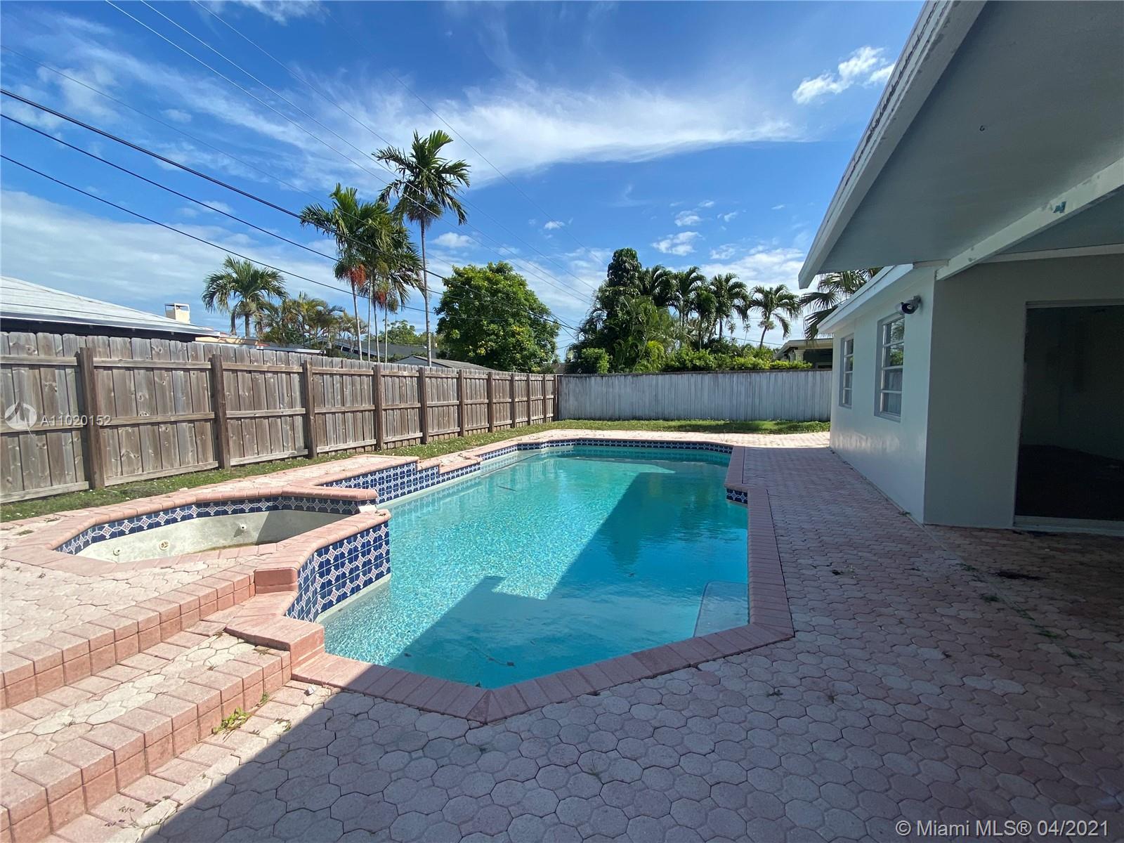 Miami, FL 33165,4621 SW 89th Ct