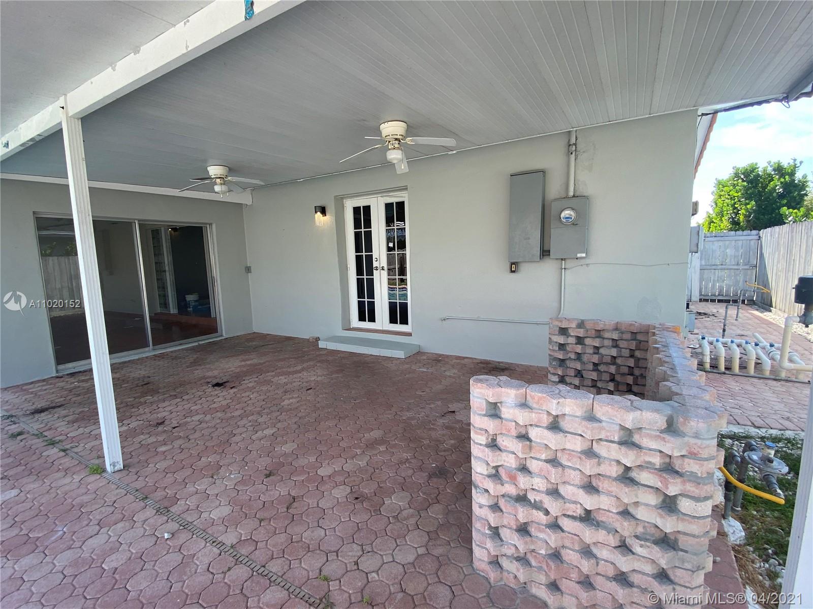 Miami, FL 33165,4621 SW 89th Ct