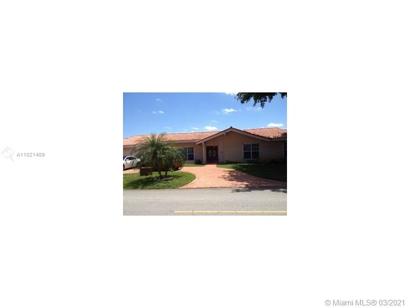 19801 W Oakmont Dr, Hialeah, FL 33015