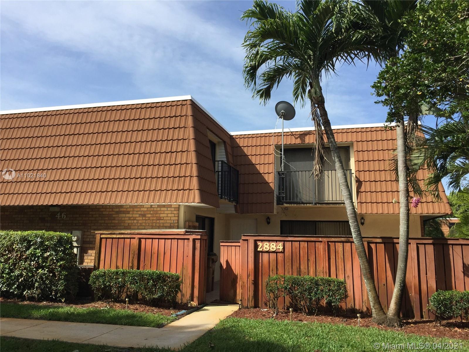 2884 N Waterford Dr N, Deerfield Beach, FL 33442