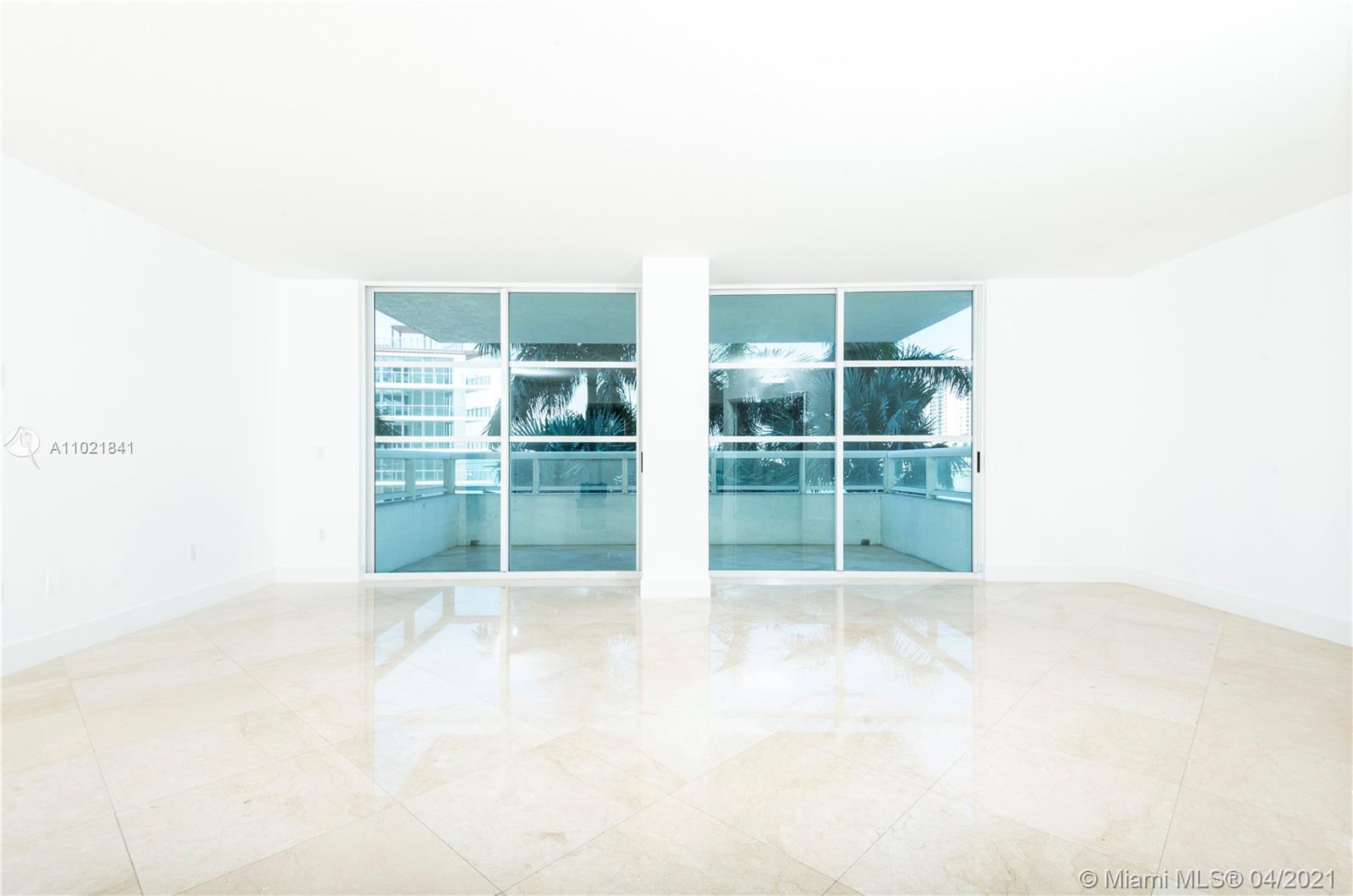 Miami Beach, FL 33139,10 Venetian Way #303