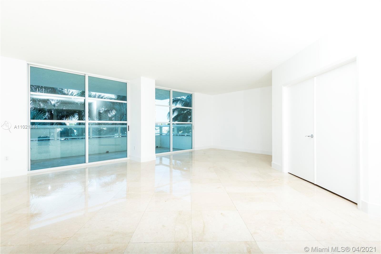 Miami Beach, FL 33139,10 Venetian Way #303