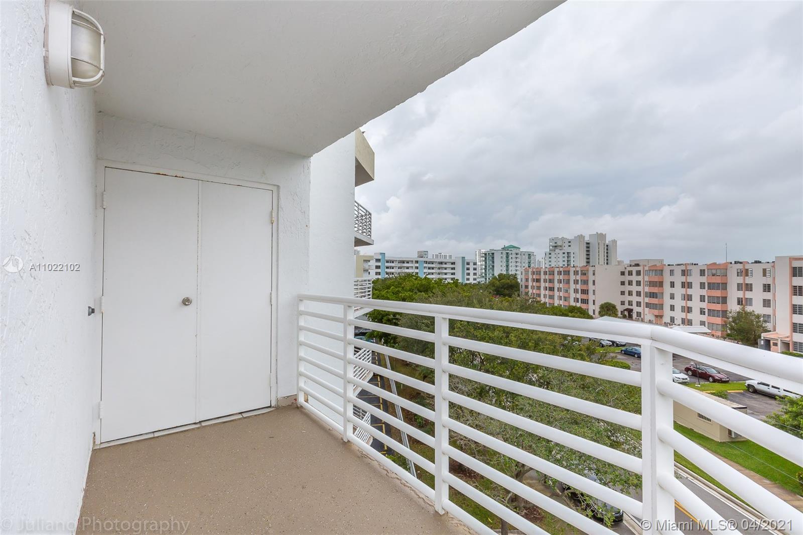 Sunny Isles Beach, FL 33160,17801 N Bay Rd #514