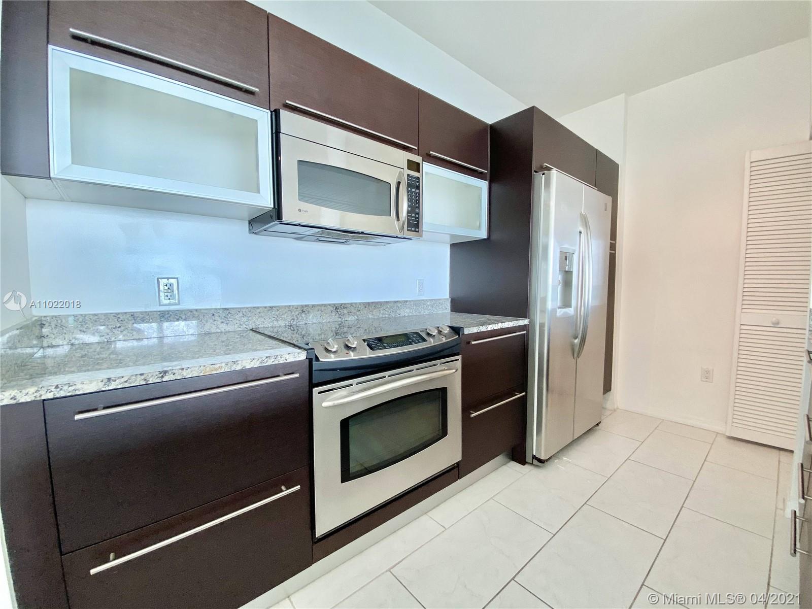 Miami, FL 33131,951 Brickell Ave #2206