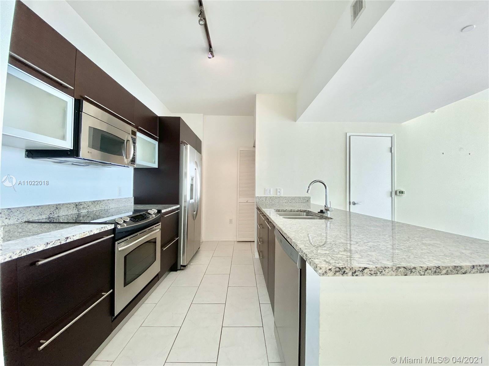 Miami, FL 33131,951 Brickell Ave #2206