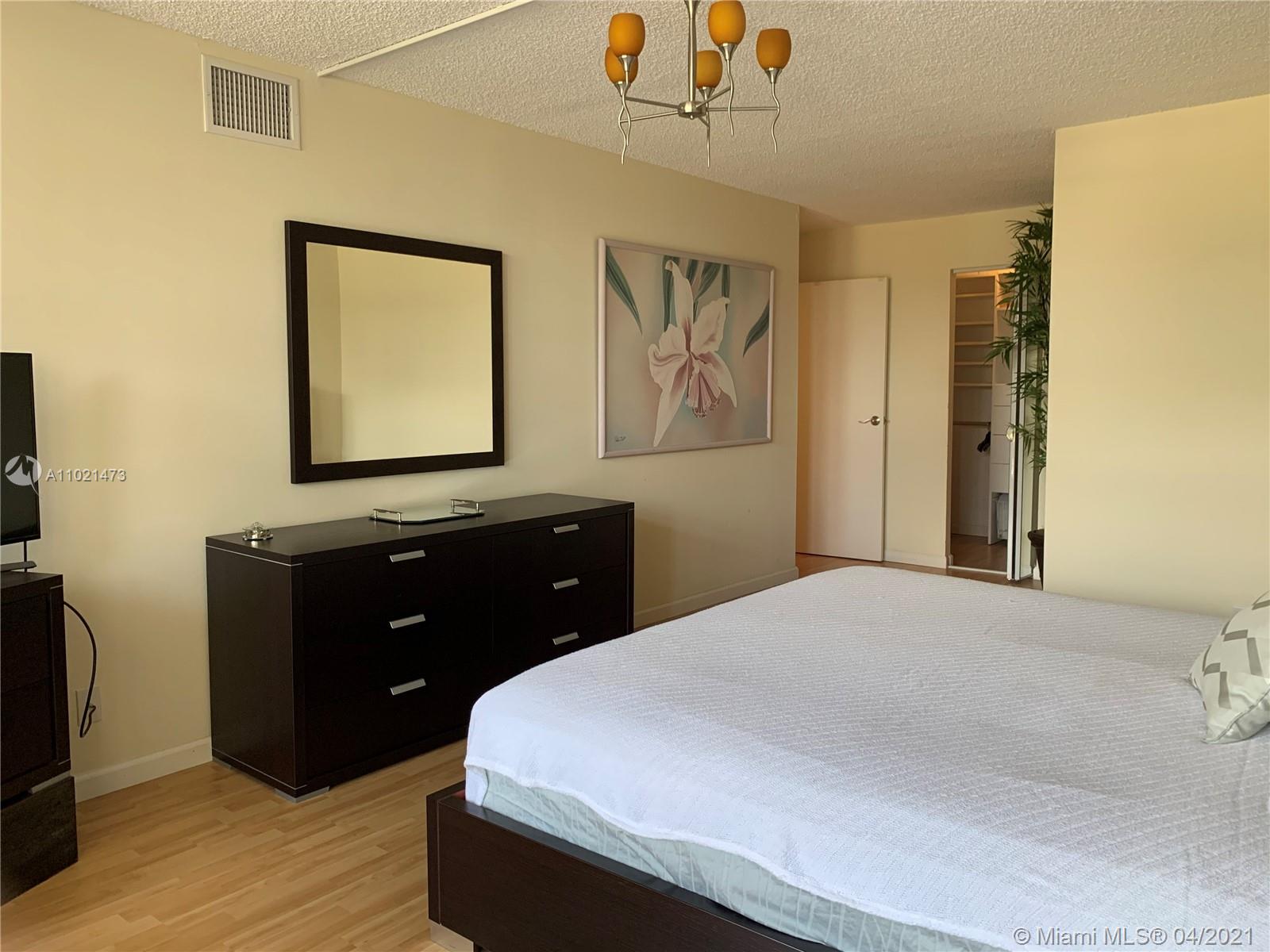 Hallandale Beach, FL 33009,600 Parkview Dr #301