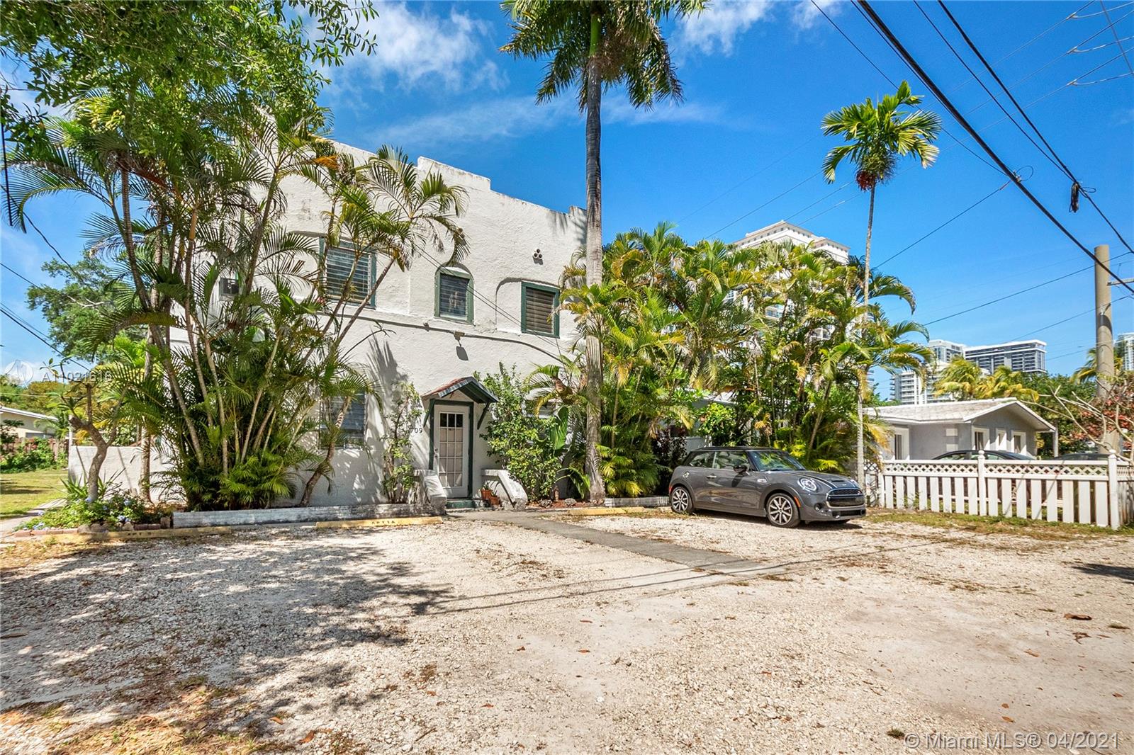 709 Coontie Ct, Fort Lauderdale, FL 33312