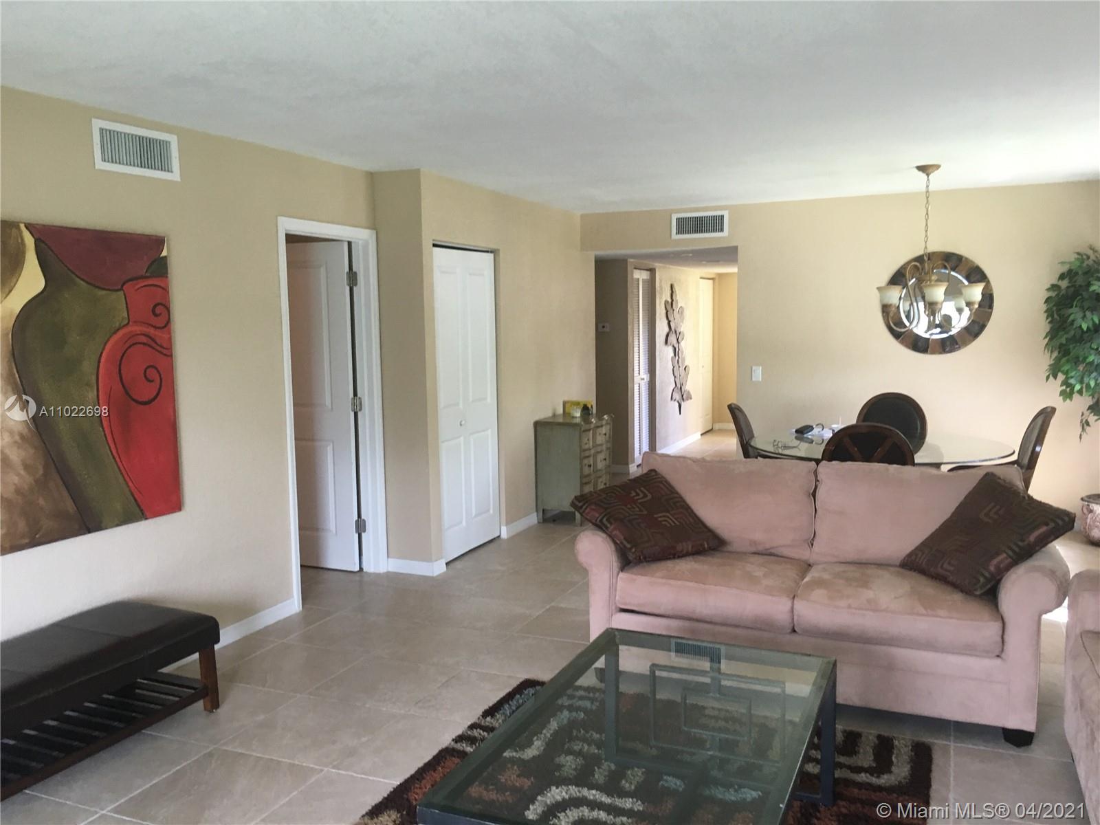 Weston, FL 33326,359 Lakeview Dr #201