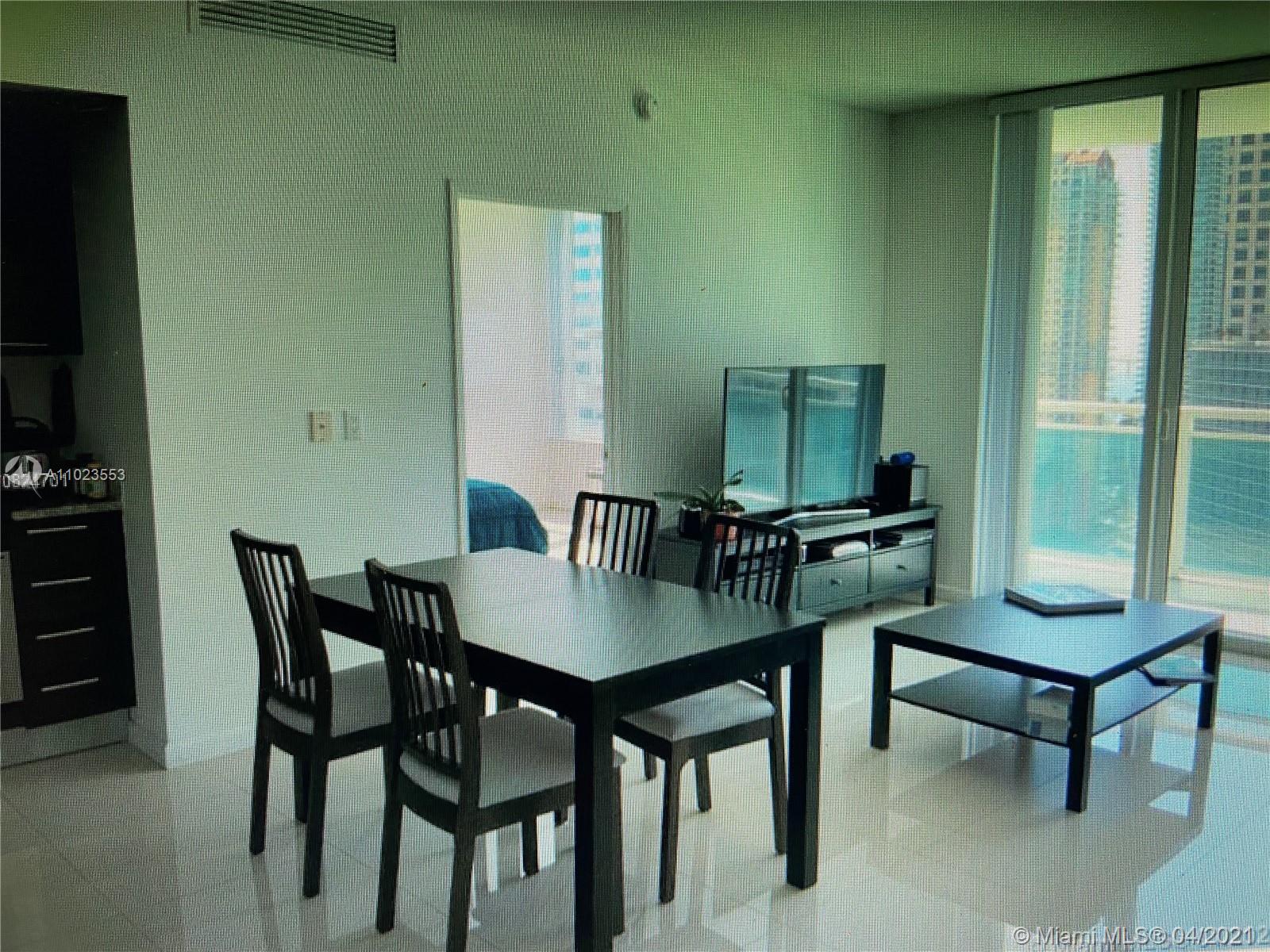 Miami, FL 33131,950 Brickell Bay Dr #1907