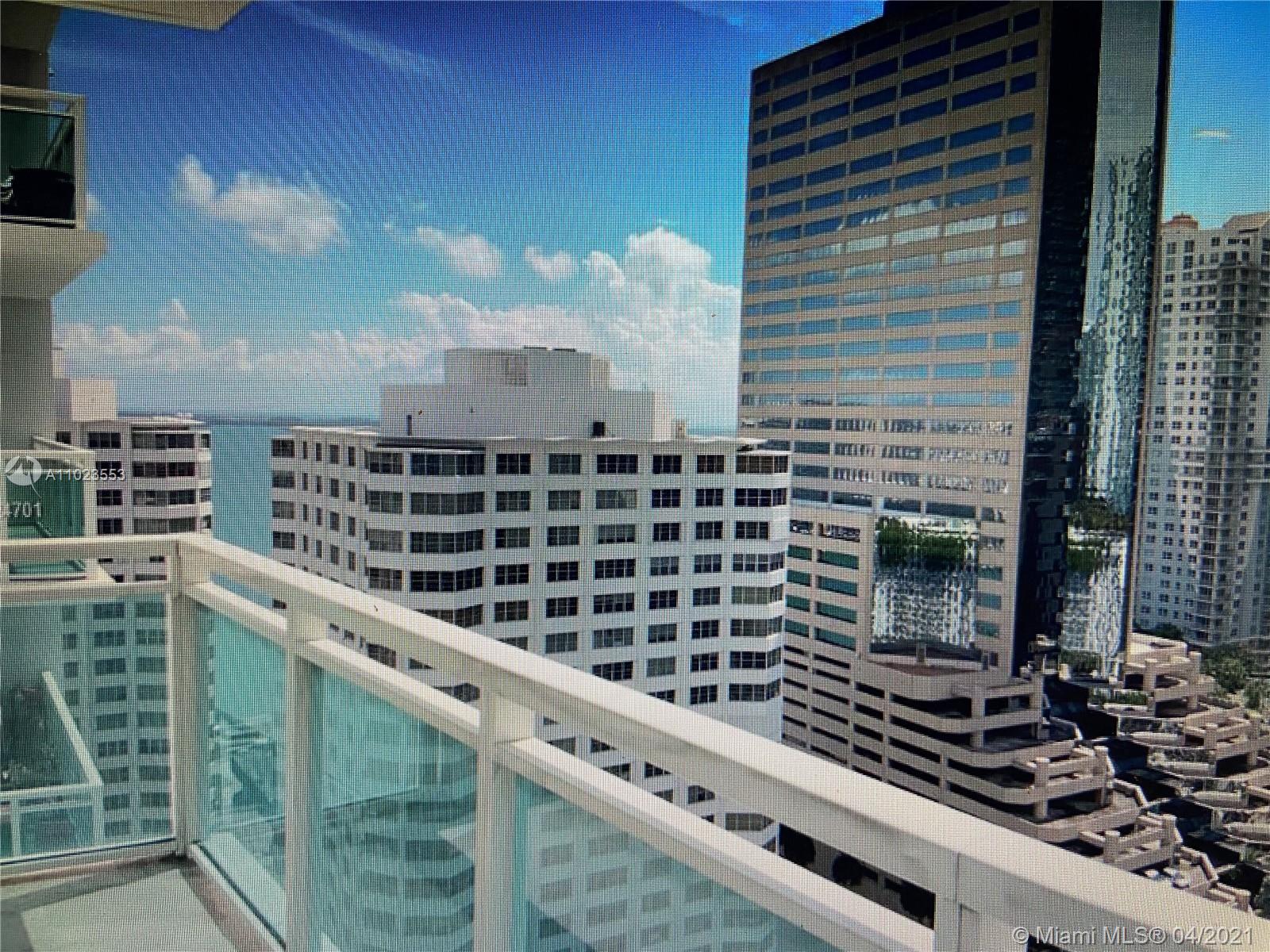 Miami, FL 33131,950 Brickell Bay Dr #1907