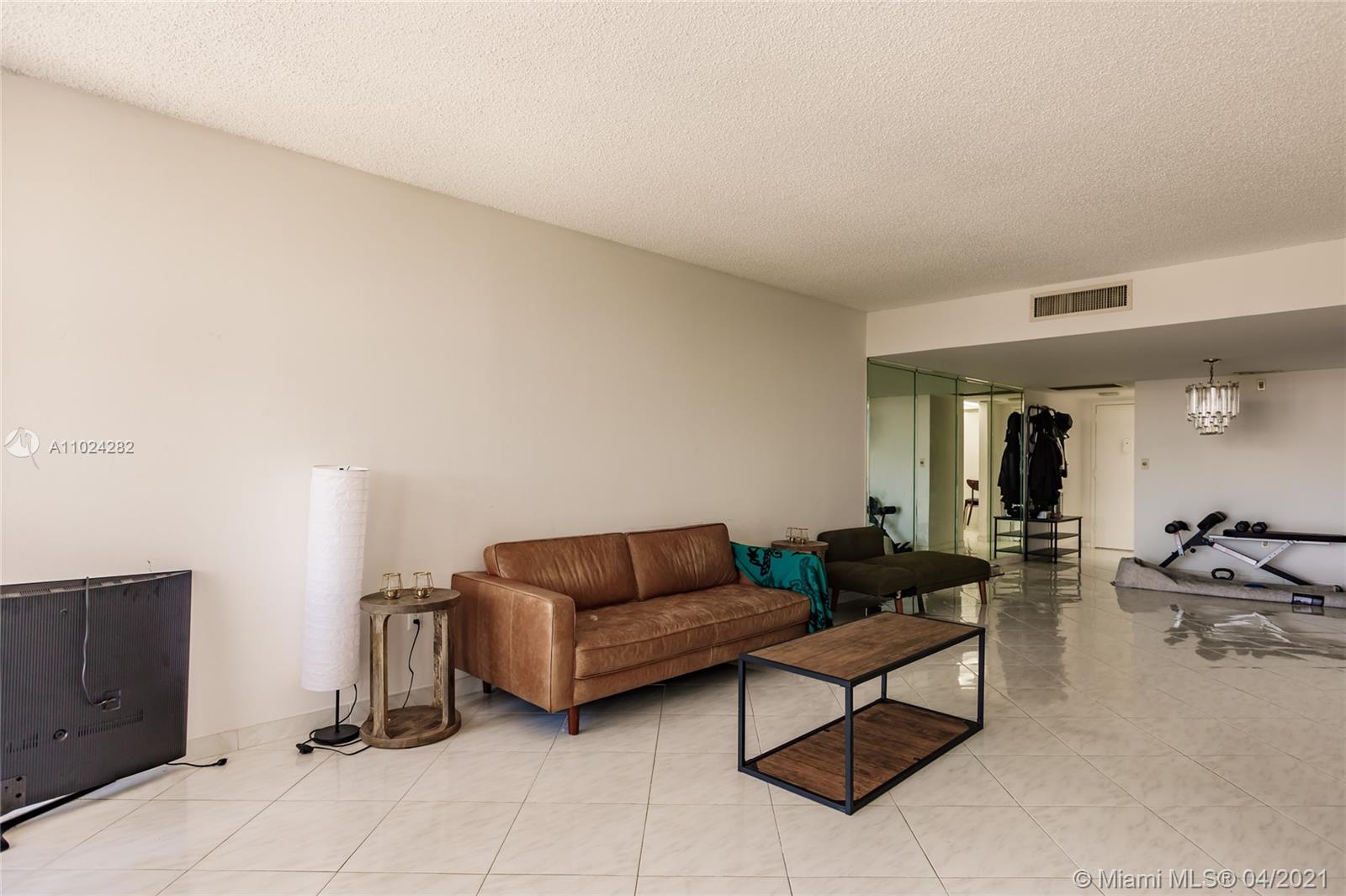 Aventura, FL 33180,20100 W Country Club Dr #402