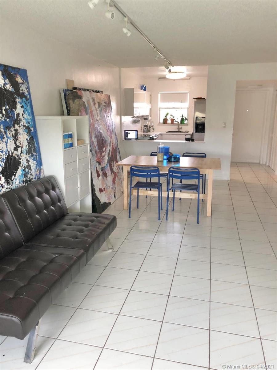 Sunrise, FL 33322,8220 Sunrise Lakes Blvd #305