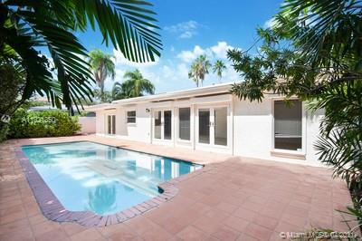 200 W Mashta Dr, Key Biscayne, FL 33149