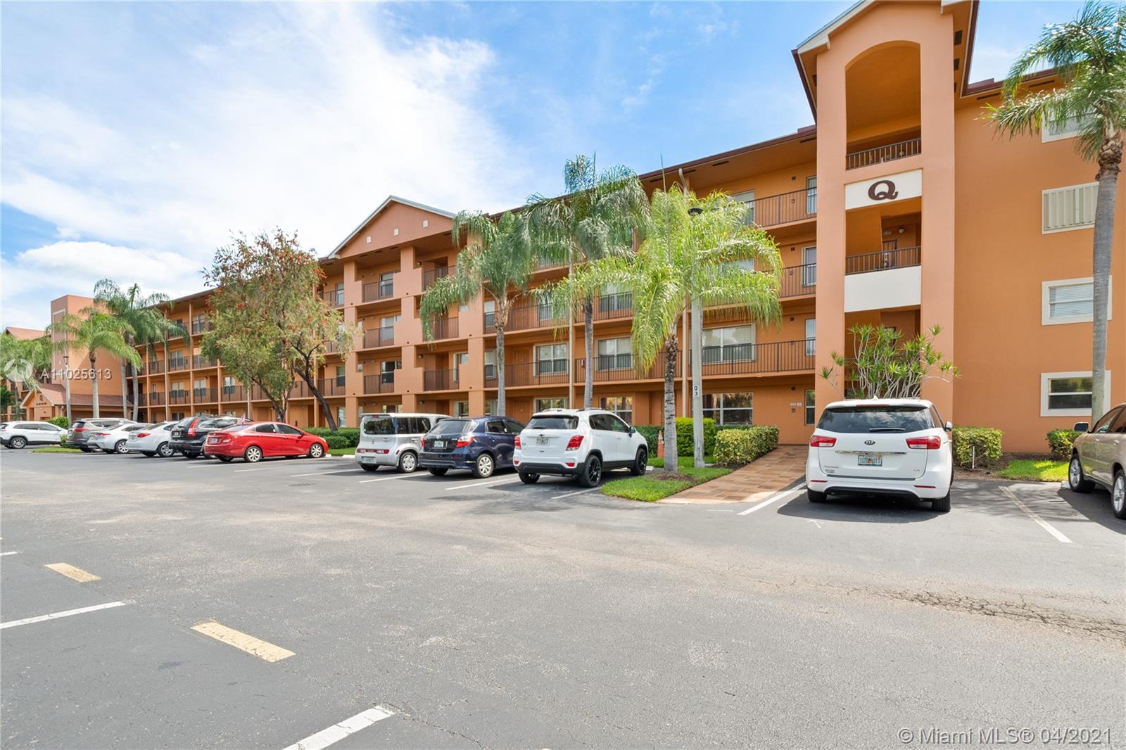 601 SW 142nd Ave #215Q, Pembroke Pines, FL 33027