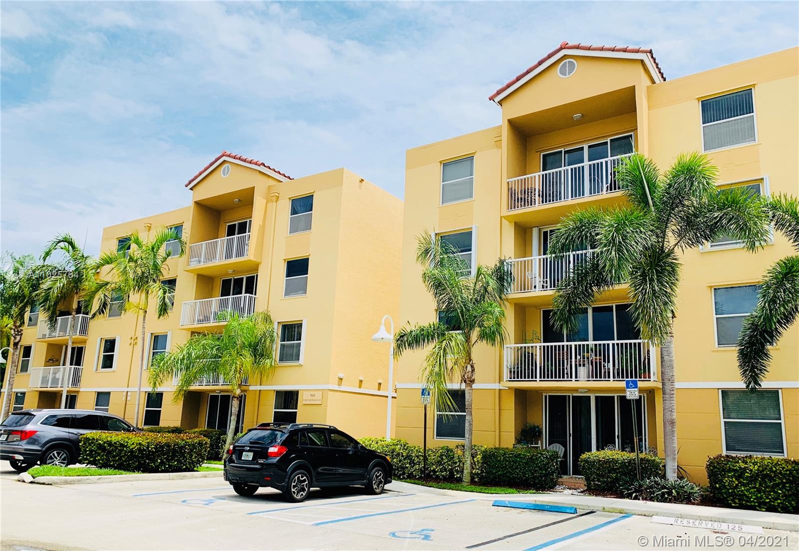 519 E Sheridan St #206, Dania Beach, FL 33004