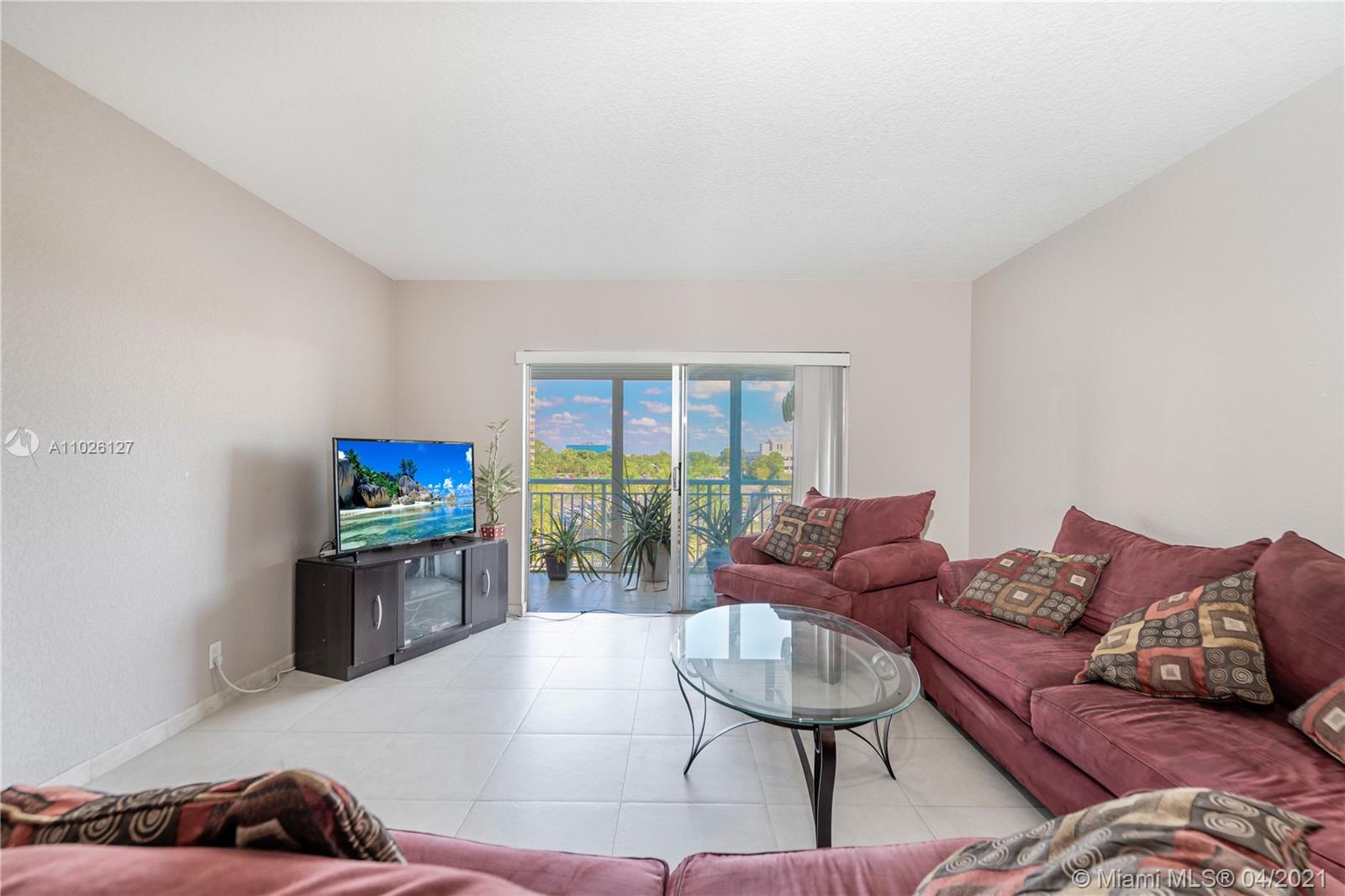 Hollywood, FL 33021,3800 Hillcrest Dr #417