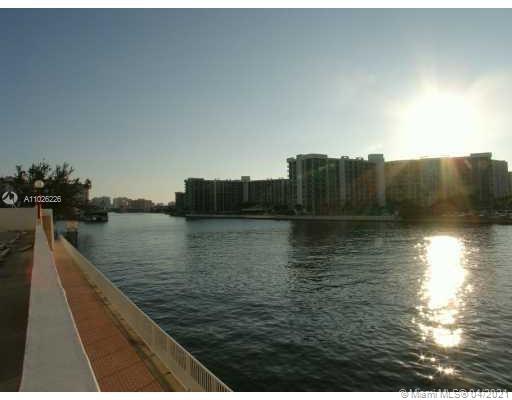 Hollywood, FL 33019,3000 S Ocean Dr #404