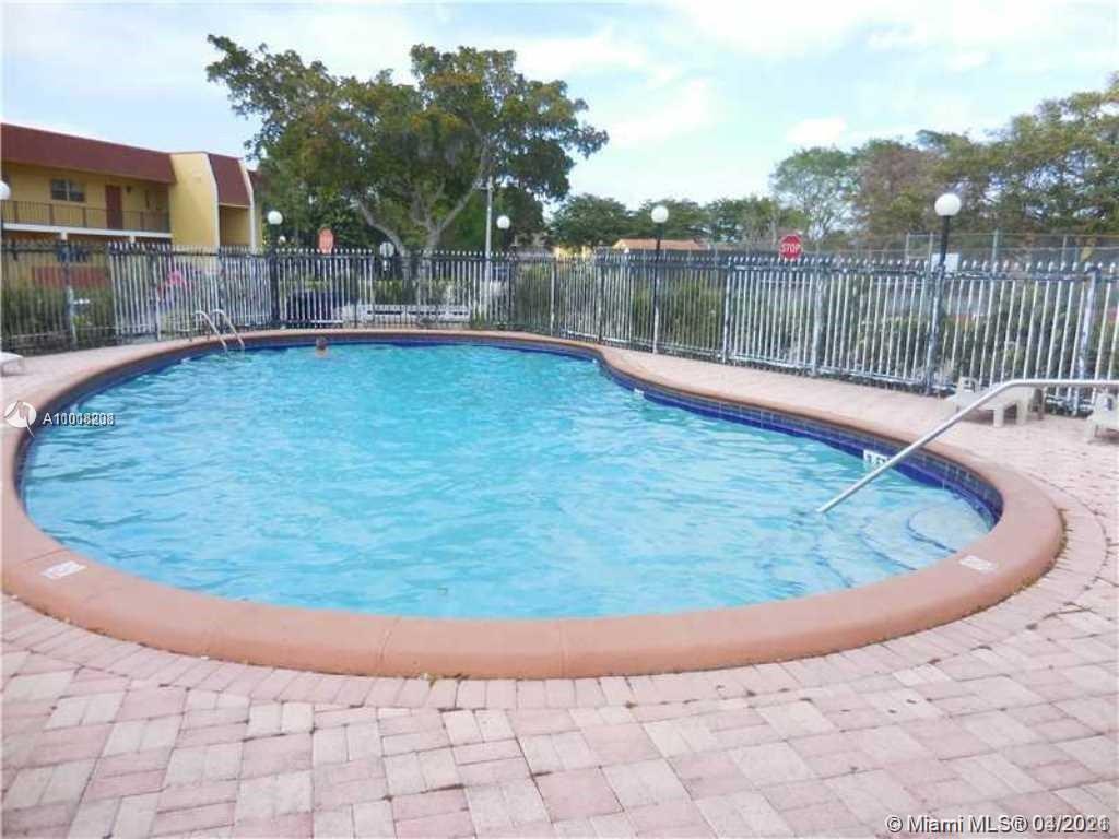 Tamarac, FL 33321,8060 FAIRVIEW DR #208