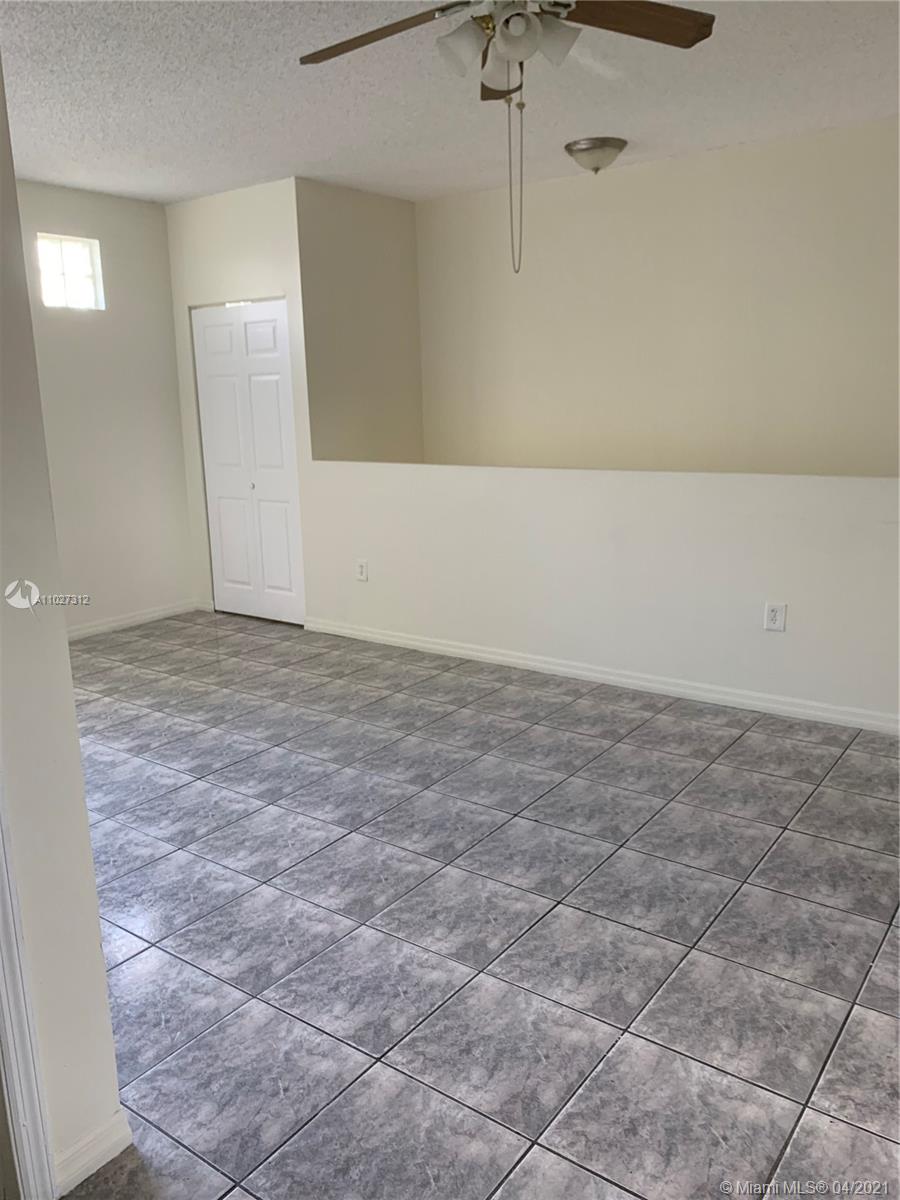 1251 NW 4th St #5, Miami, FL 33125