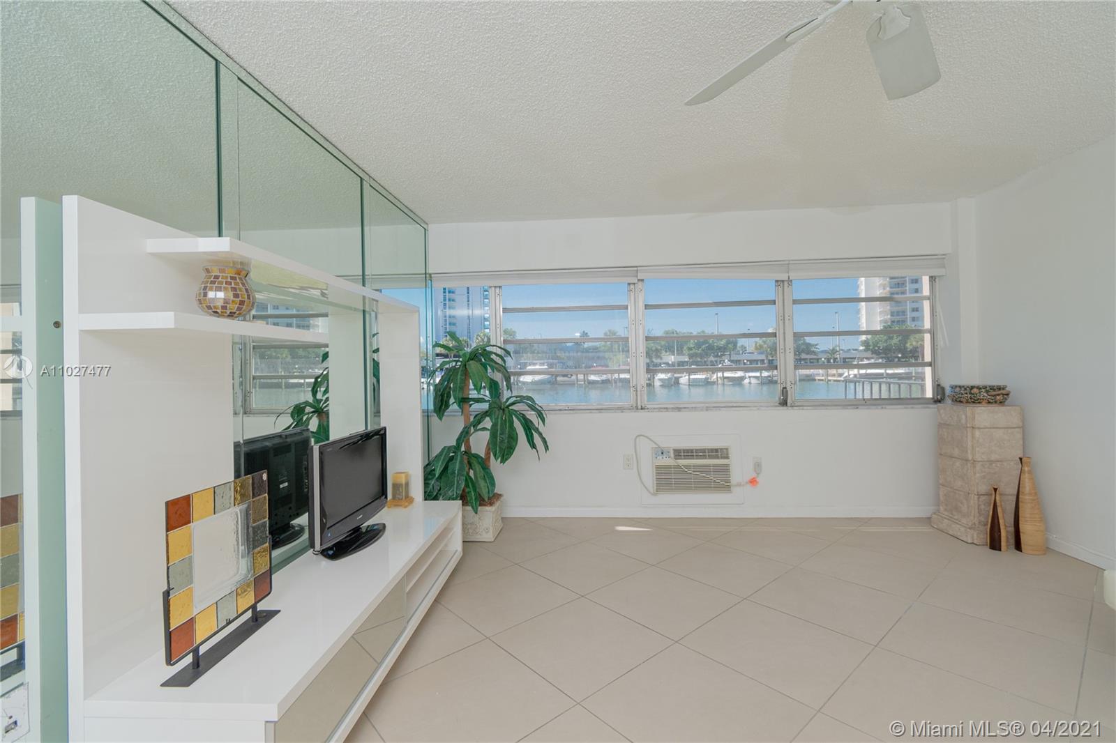 Sunny Isles Beach, FL 33160,220 KINGS POINT DR #105