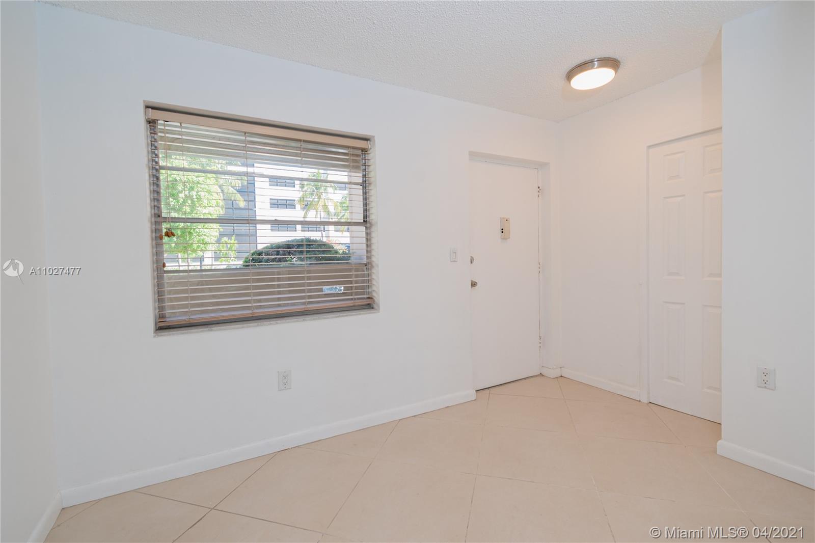 Sunny Isles Beach, FL 33160,220 KINGS POINT DR #105
