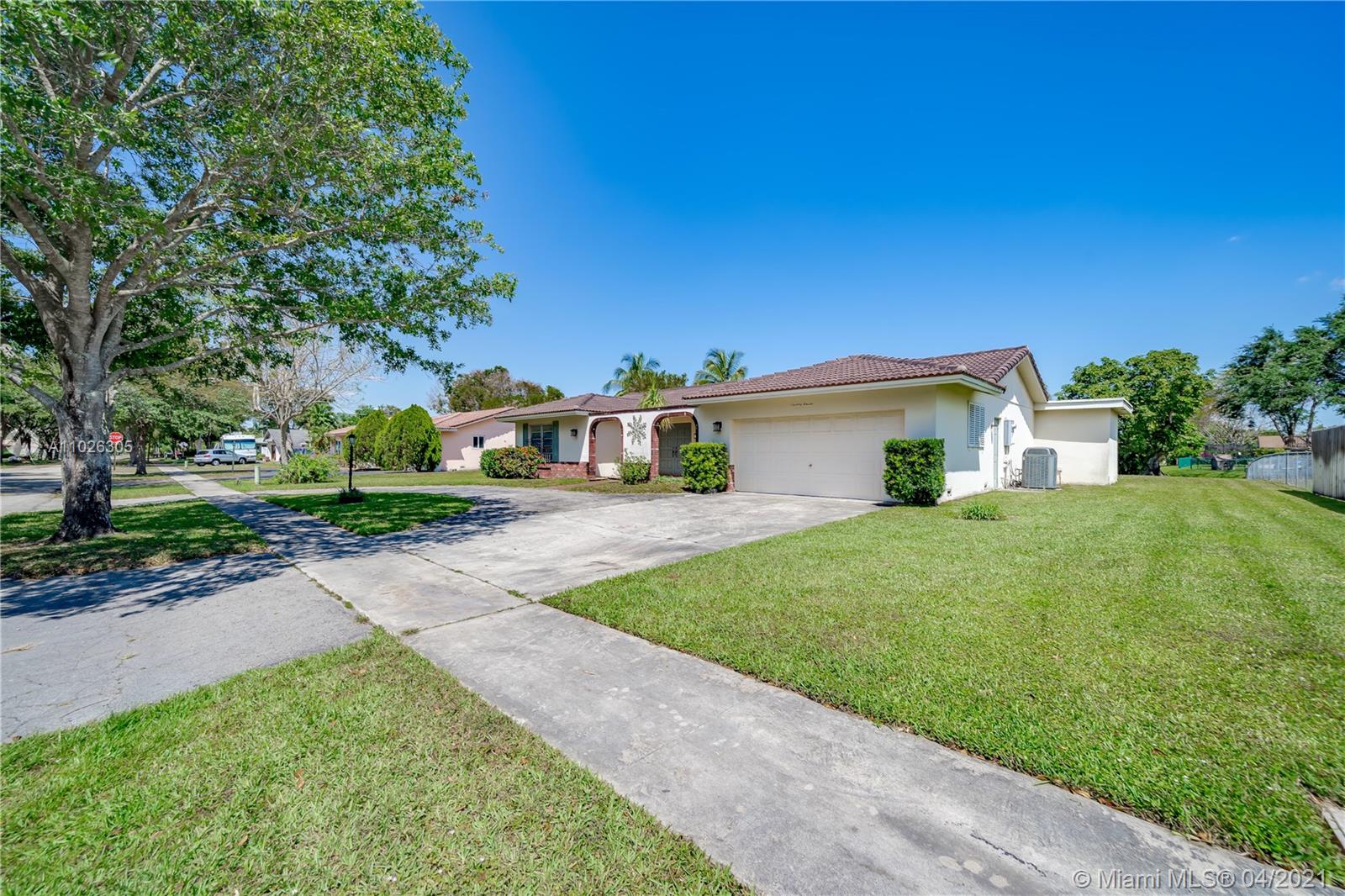 7011 SW 11th St, Plantation, FL 33317