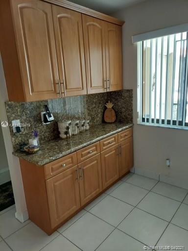 Weston, FL 33326,398 Lakeview Dr #105