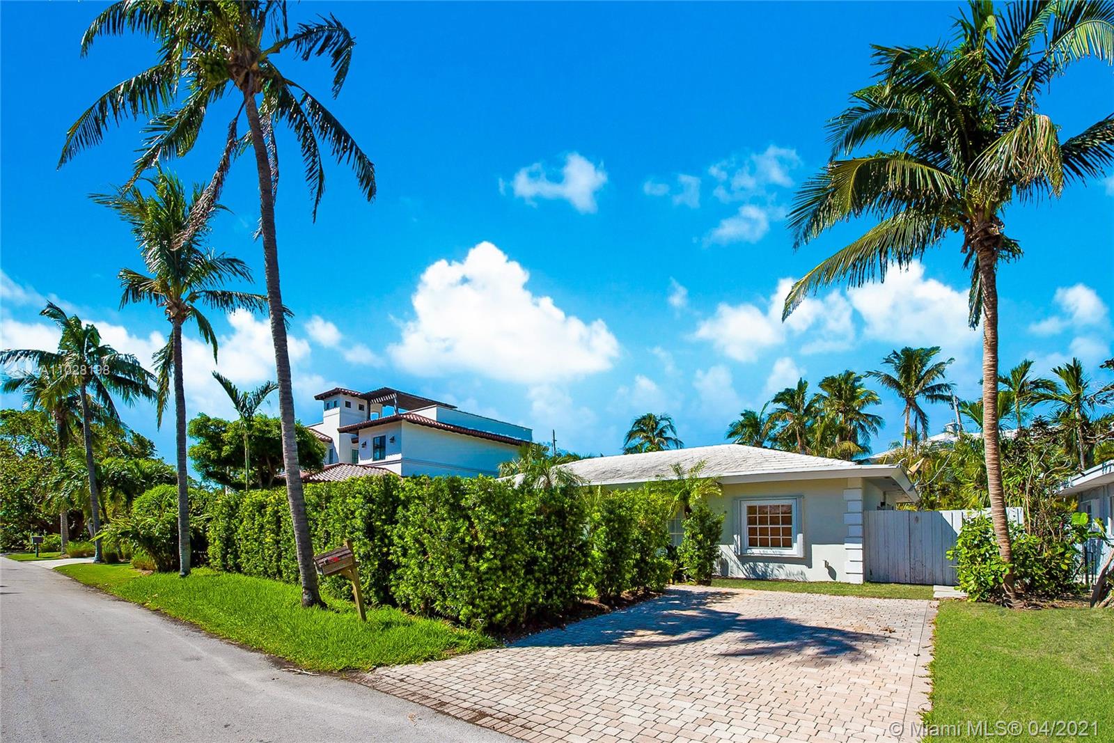 Key Biscayne, FL 33149,320 Harbor Ct