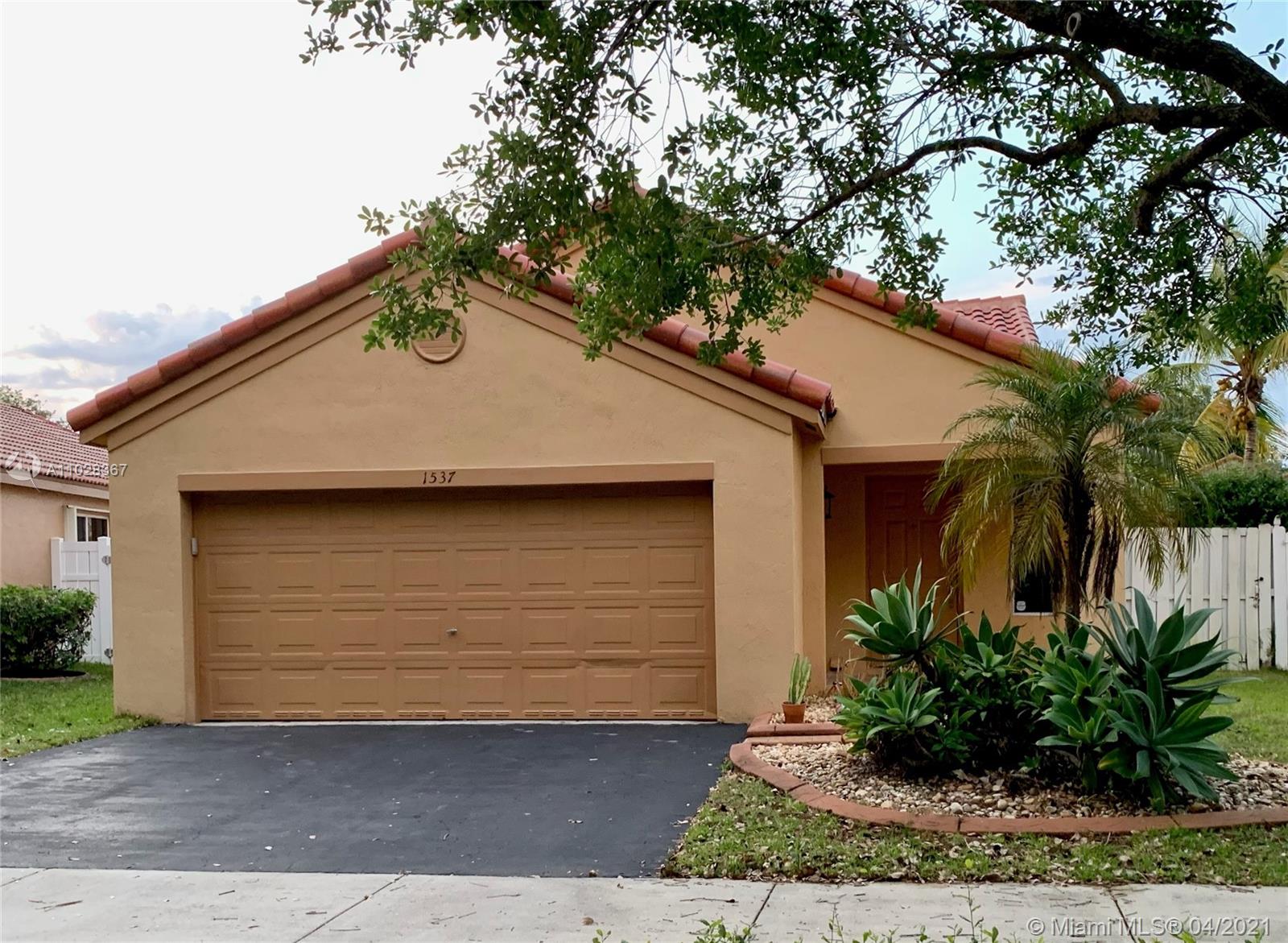 Weston, FL 33327,1537 Estancia Cir