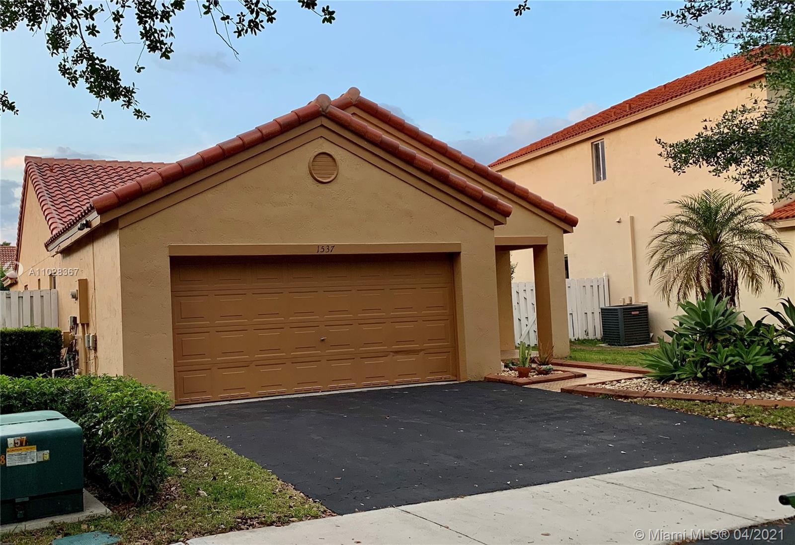 Weston, FL 33327,1537 Estancia Cir