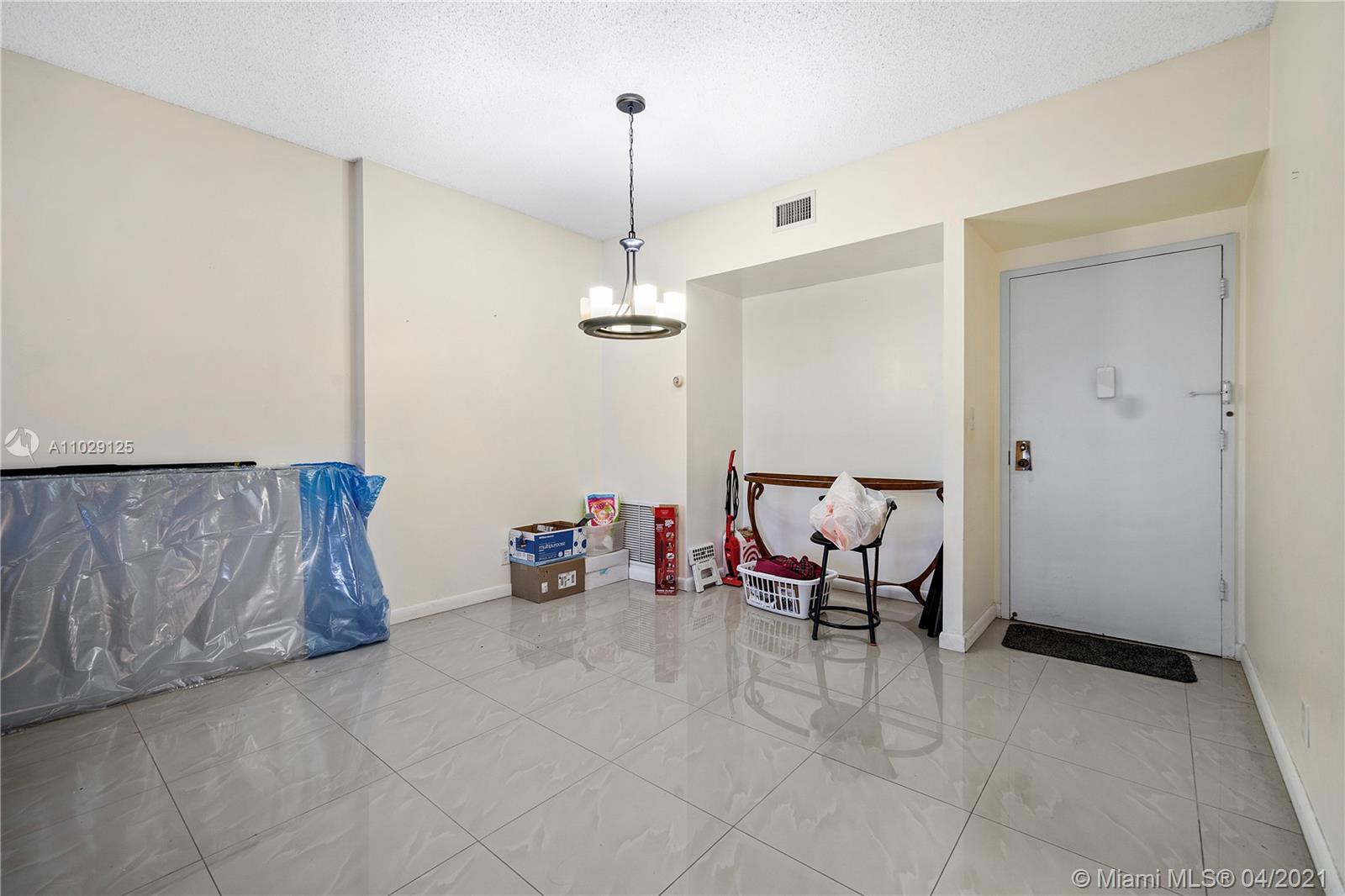 Hollywood, FL 33021,4330 Hillcrest Dr #112