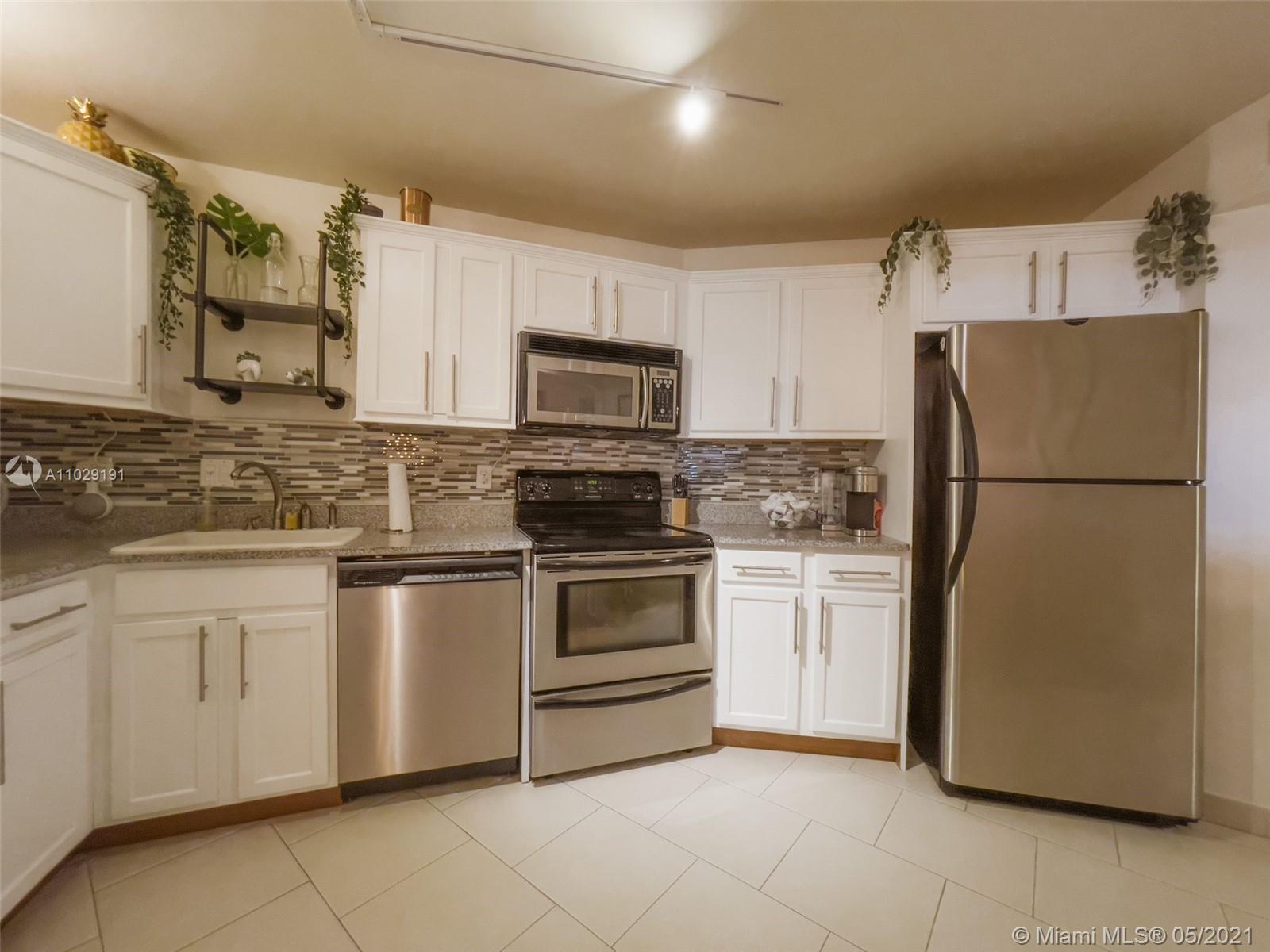 Hallandale Beach, FL 33009,200 Leslie Dr #411