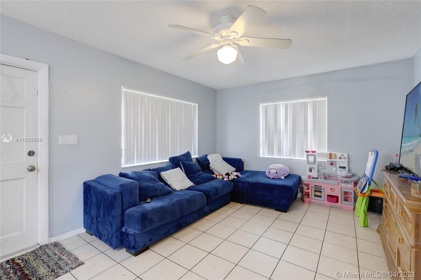 Hallandale Beach, FL 33009,845 SW 9th St  #1-2