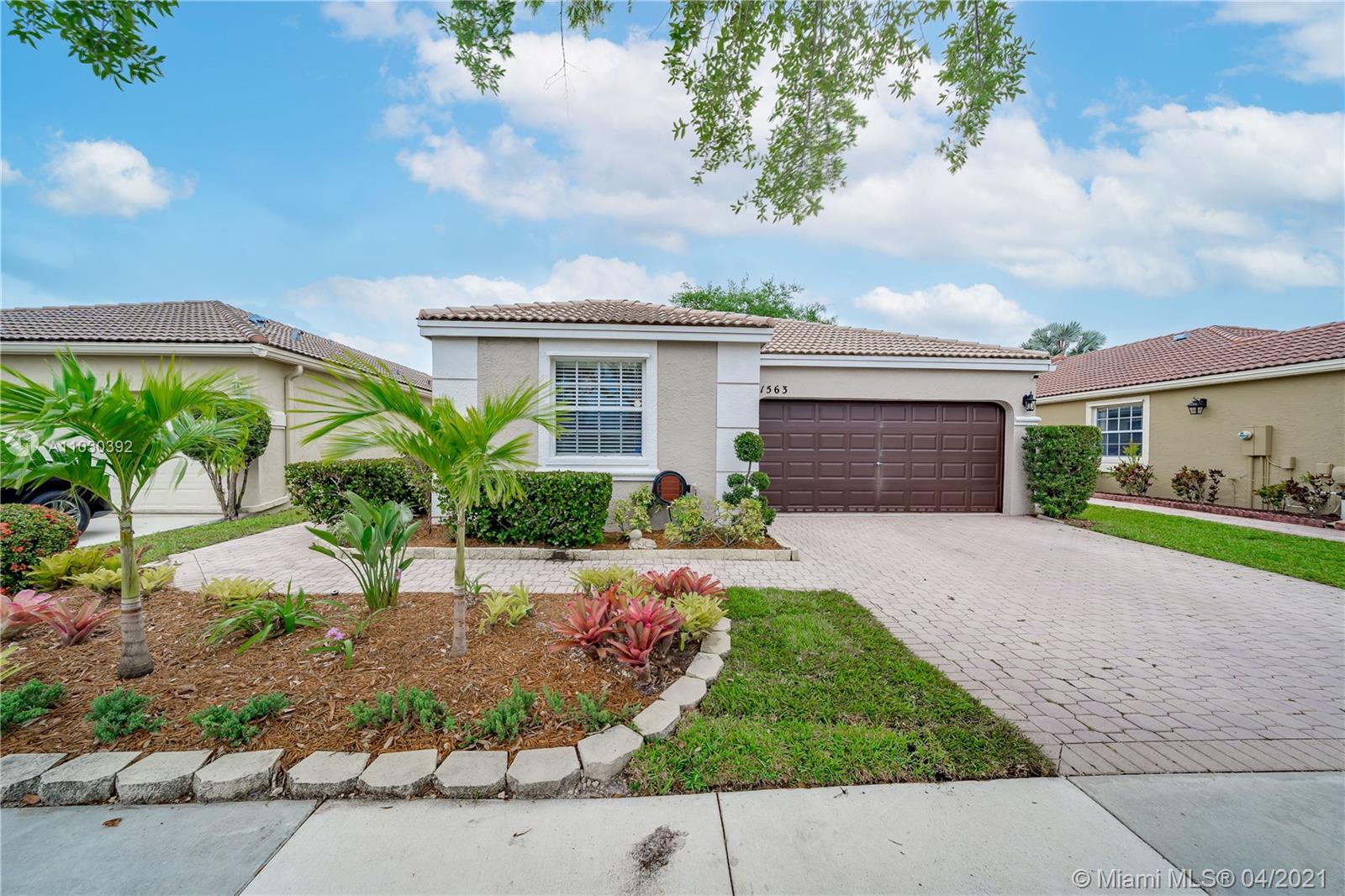 1563 NW 158th Ave, Pembroke Pines, FL 33028