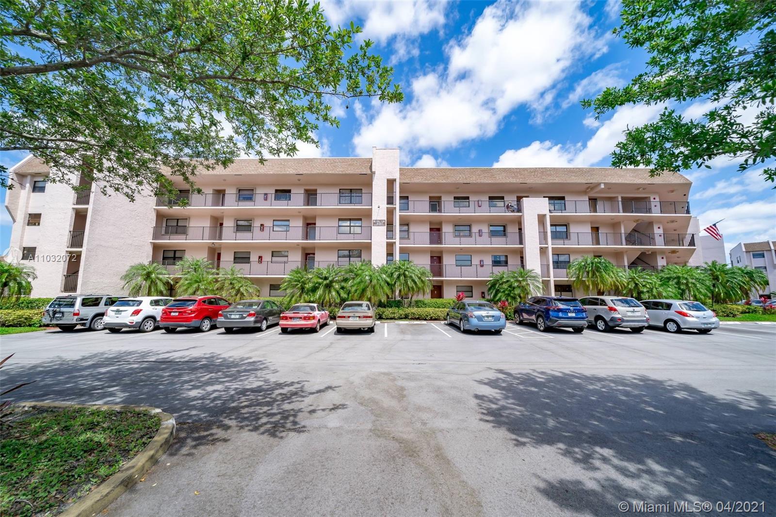 10207 Sunrise Lakes Blvd #204, Sunrise, FL 33322